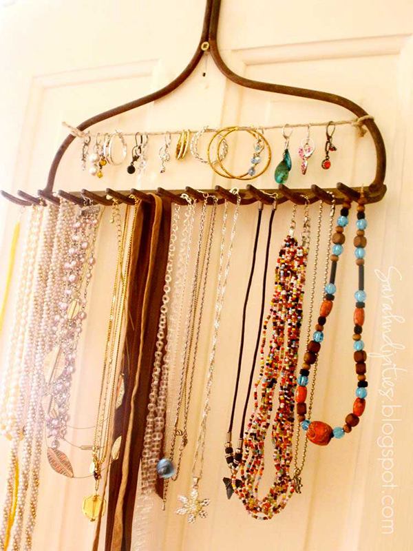 hanging raking jewelry