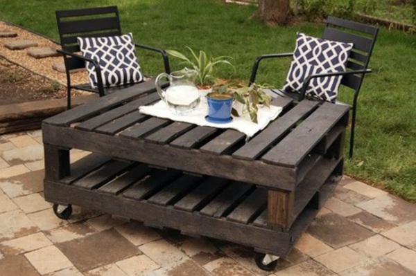 garden furniture wood chair black pallets recycling DIY