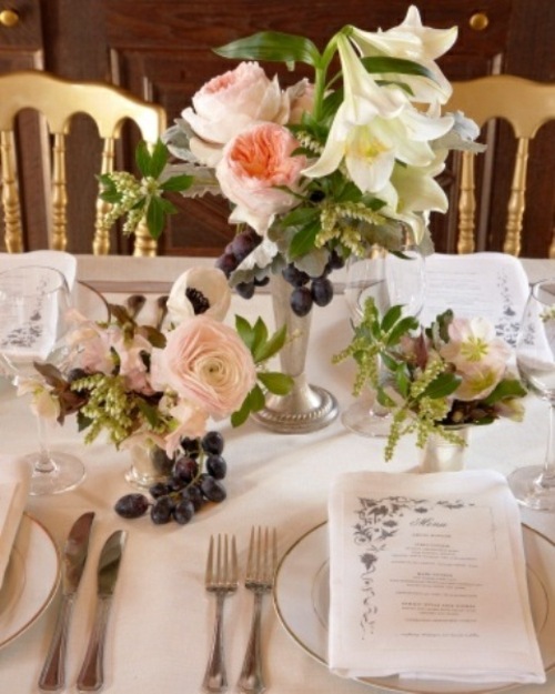 decorated table flowers golden chairs