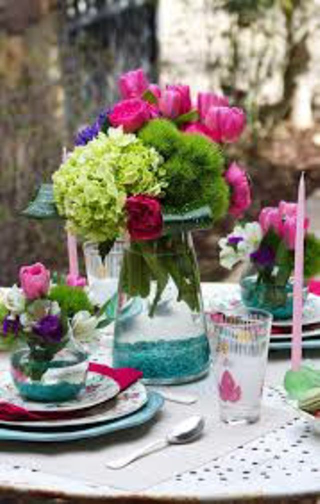 Easter flowers table