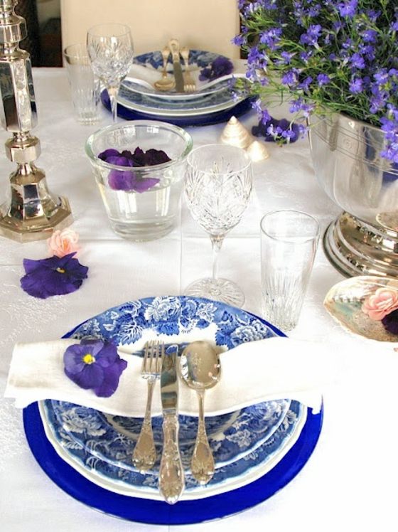 purple blue deco table