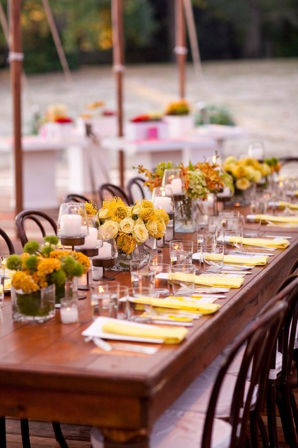 rjave rumene rože deko mize