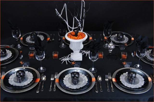 halloween deco bord ide gresskar svarte skallen plate stearinlys