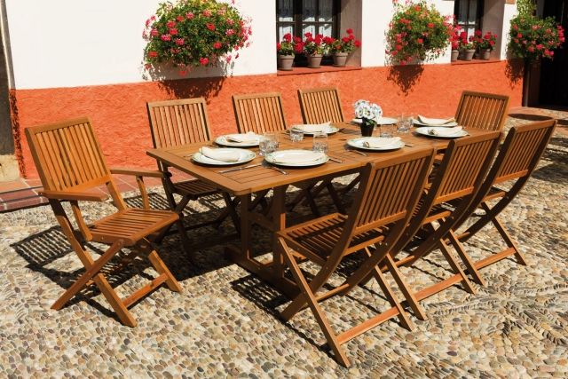 garden table-wood-chairs-folding-red-flower-pots