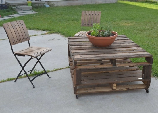 original design garden table DIY pallets