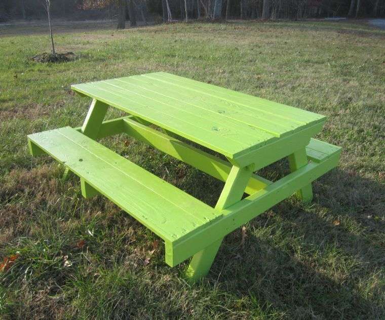 table-picnic-child-area-of-games-wood-and-outside