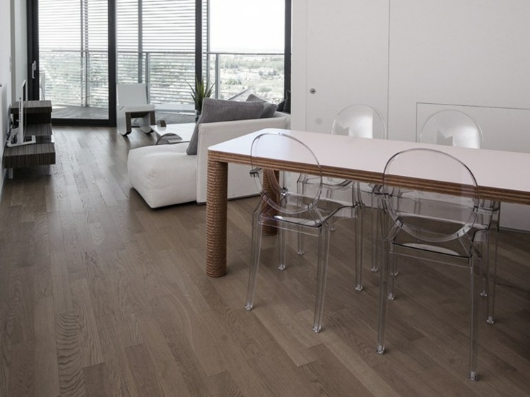 StayGreen wood dining table