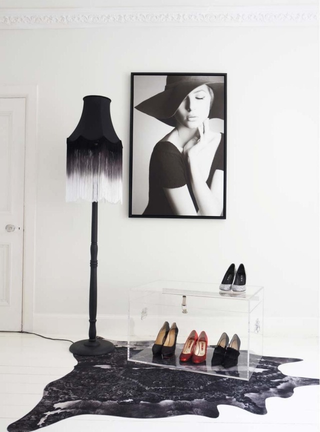 carpet-skin-cow-black-white-entry-floor-lamp-black-elegant cowhide rug