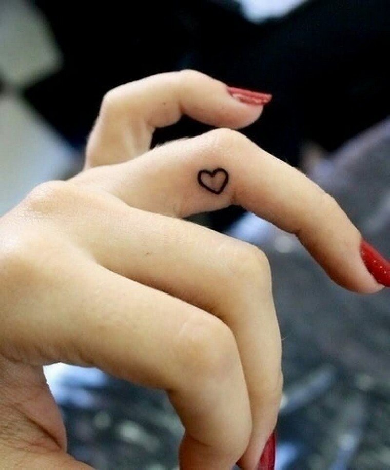 finger tattoo-heart-little-finger tattoo