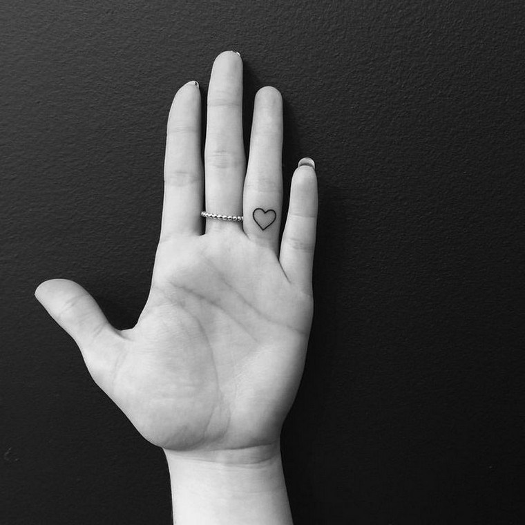 finger-tattoo-idea-small-tattoo-woman