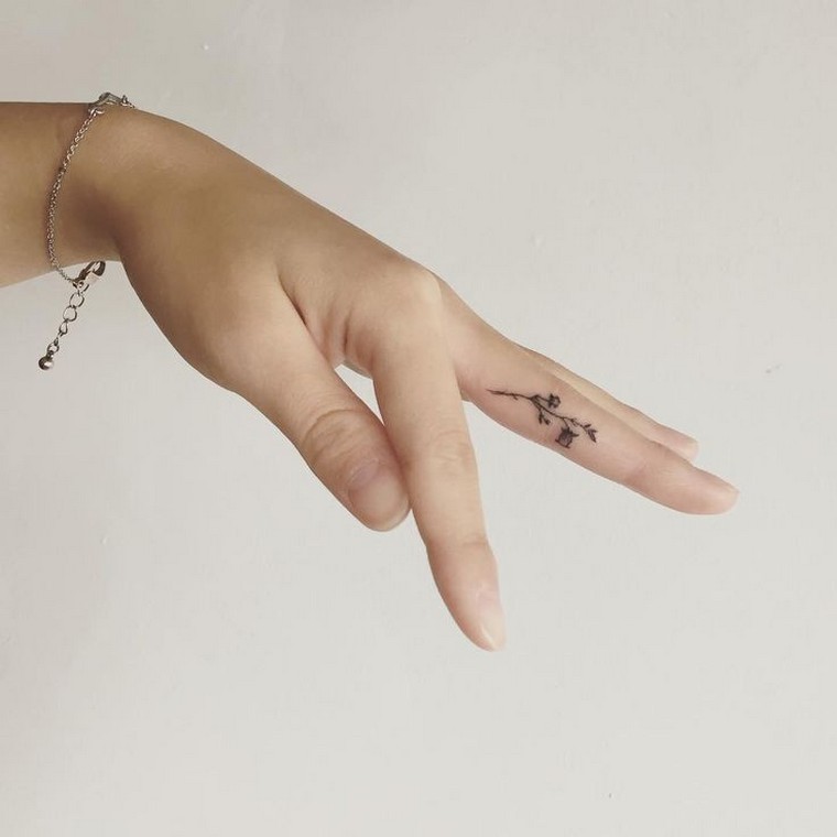 tattoo-flower-tattoo-finger