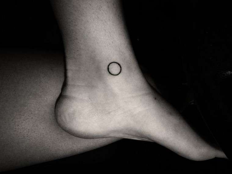 tattoo-geometric circle-little-tattoo-idea