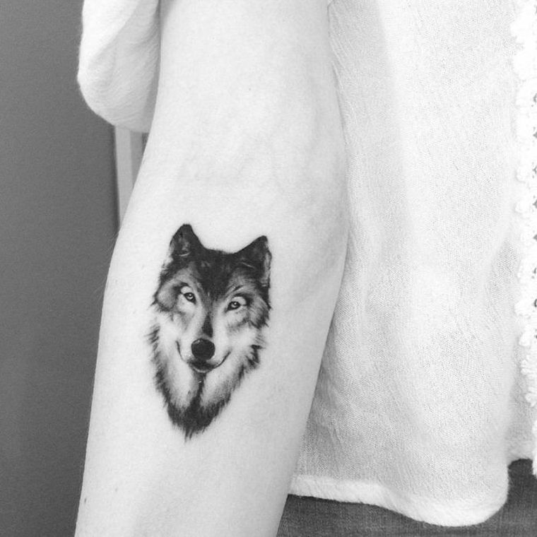 tattoo-man-little-arm-wolf