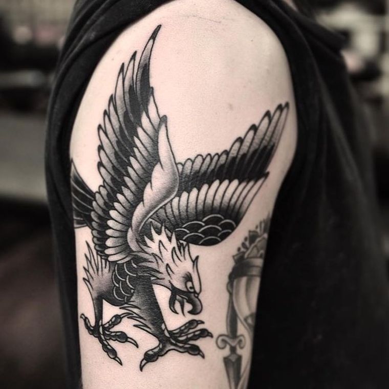 tattoos-birds-eagle-man shoulder-signfication-models