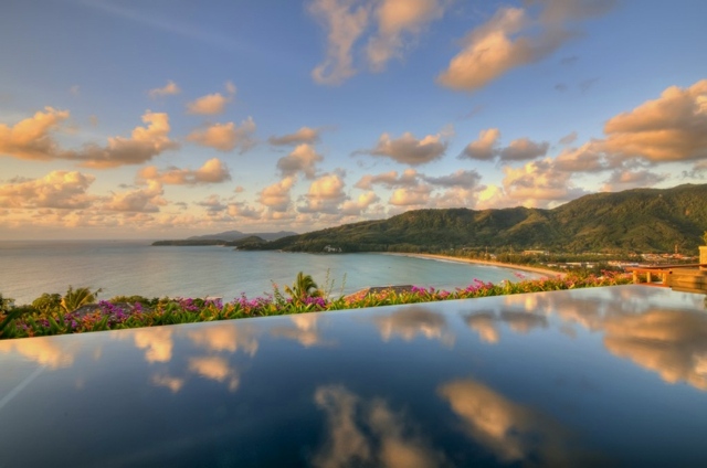 pemandangan teres kolam renang