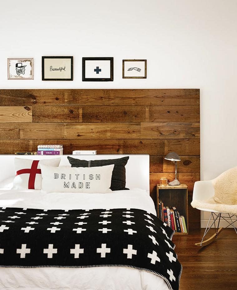 trä headboard diy idé inredning vägg