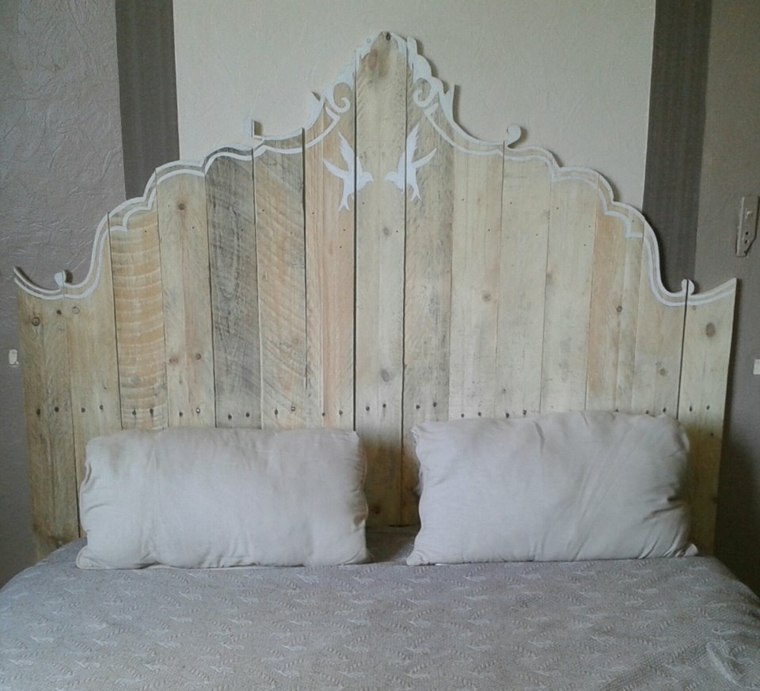 hode-til-bed-i-pall-tre-lys-elegant