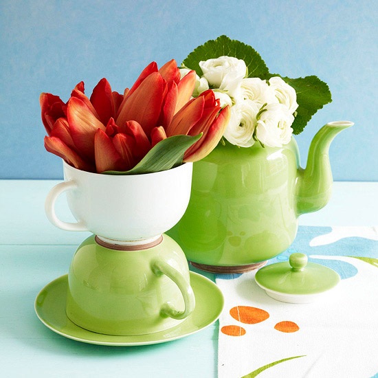 red tulips green cups deco