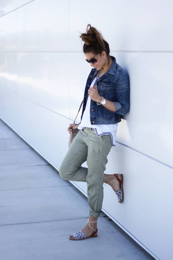 woman jacket jean pants gray pumps