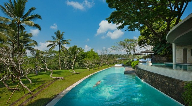 villa reka bentuk kolam renang moden