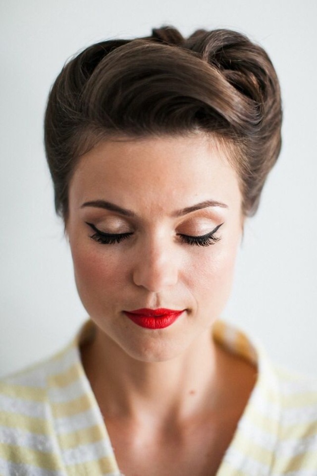 pin-up stil elegant kvinde makeup øjne vintage