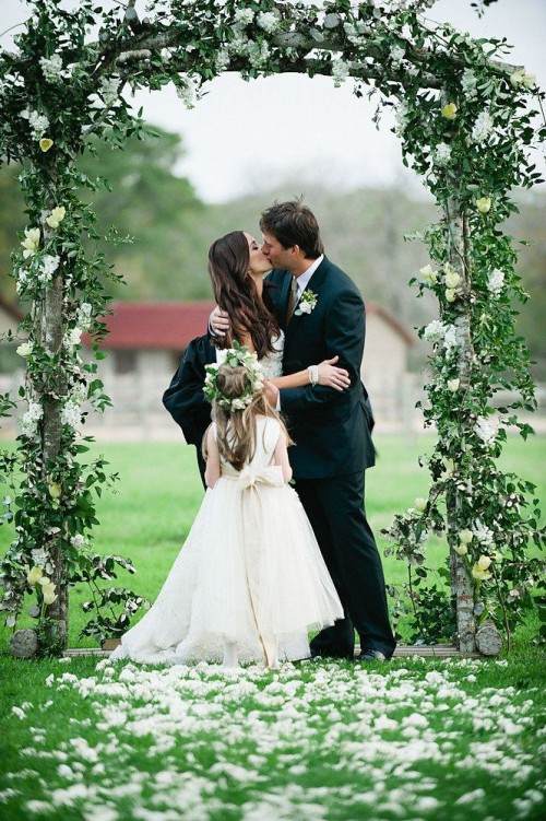 arch view wedding wood flowers