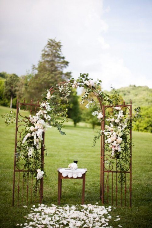 arch view wedding metal decoration flowers