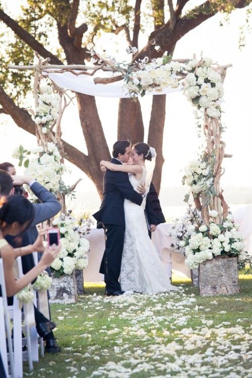 arch view wedding veils