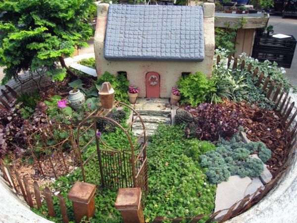 mini garden view decorative small maisom