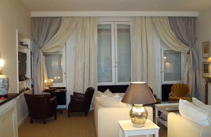 lounge view curtains pale color