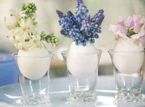 view three eggs vases flowers