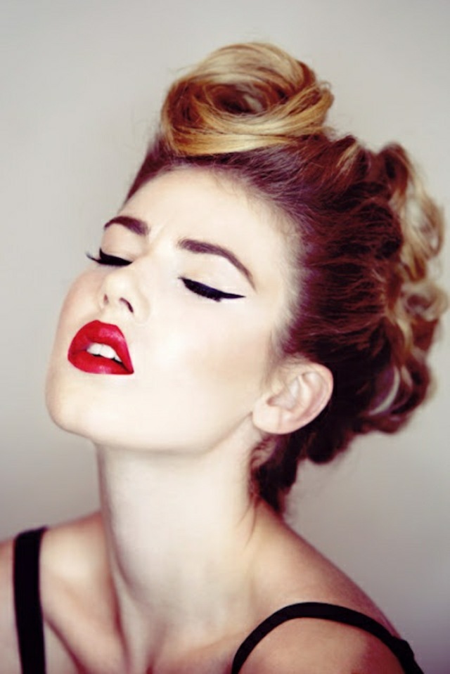 retro makeup lipstick eyeliner vintage hairstyle