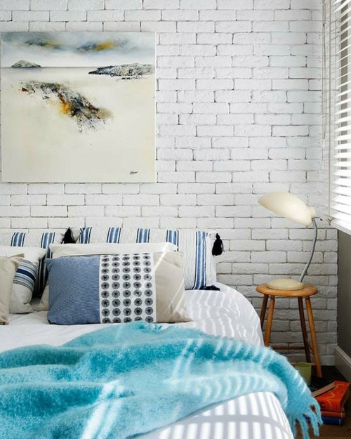 zoom white brick wall bed